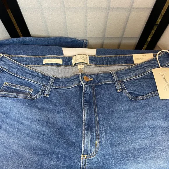 Universal Thread High Rise Straight Fitted Denim Jeans Medium Wash Blue NWT - Picture 9 of 10